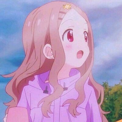 小女孩徒步捡空瓶串成串带出景区